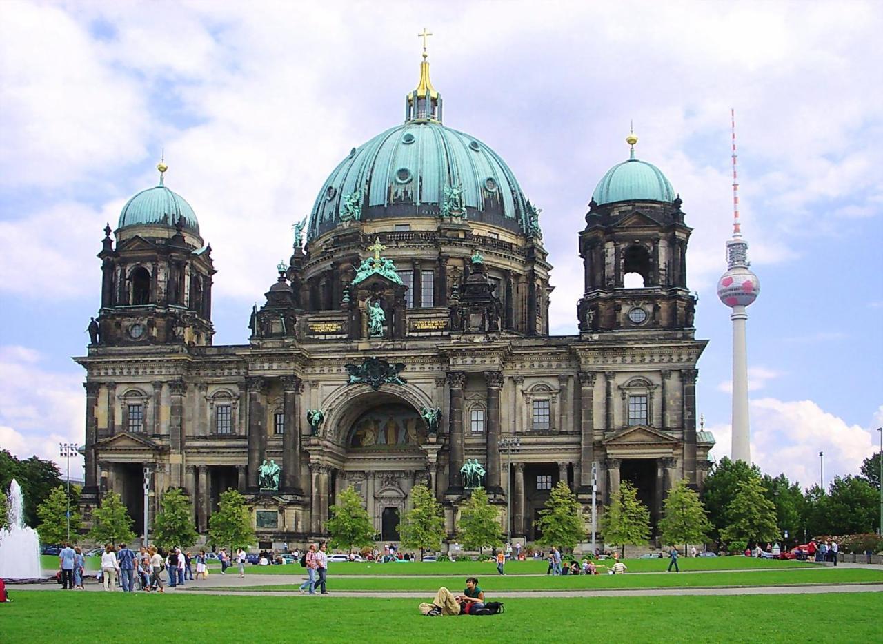 Romantic Style Apartment Berlin Alexanderplatz Exterior photo